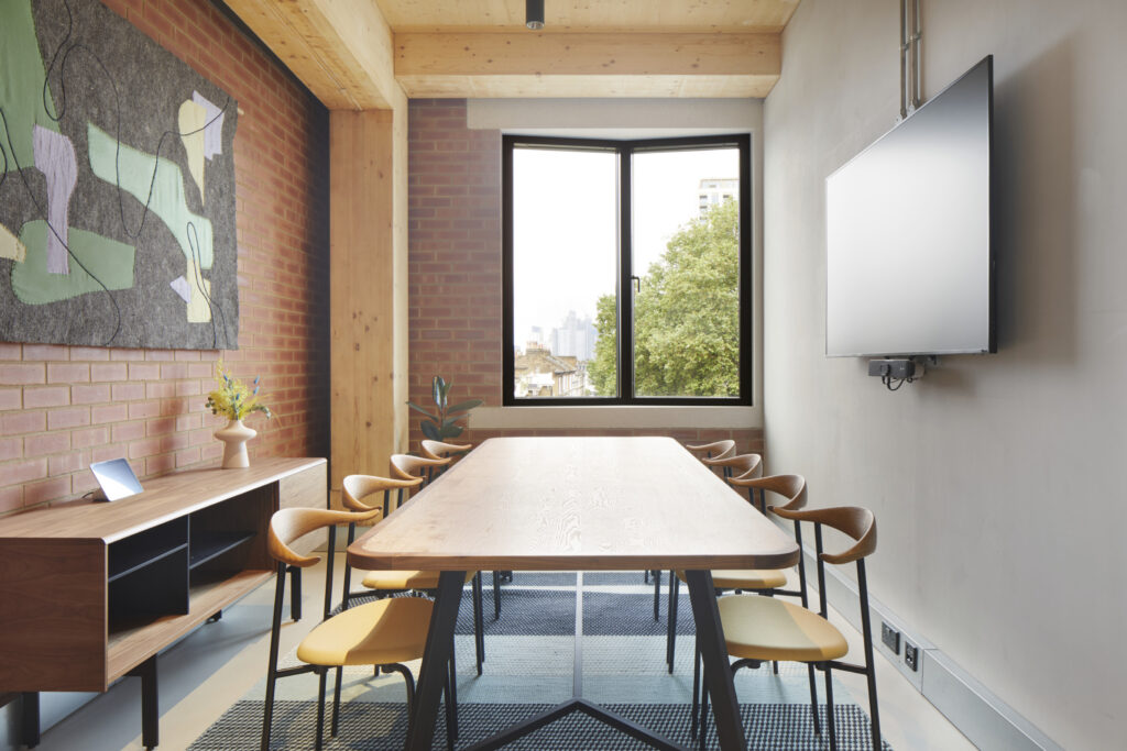 Meeting room Bookable meeting space in Brixton, with state of the art AV facilities. A great please to work for the day.