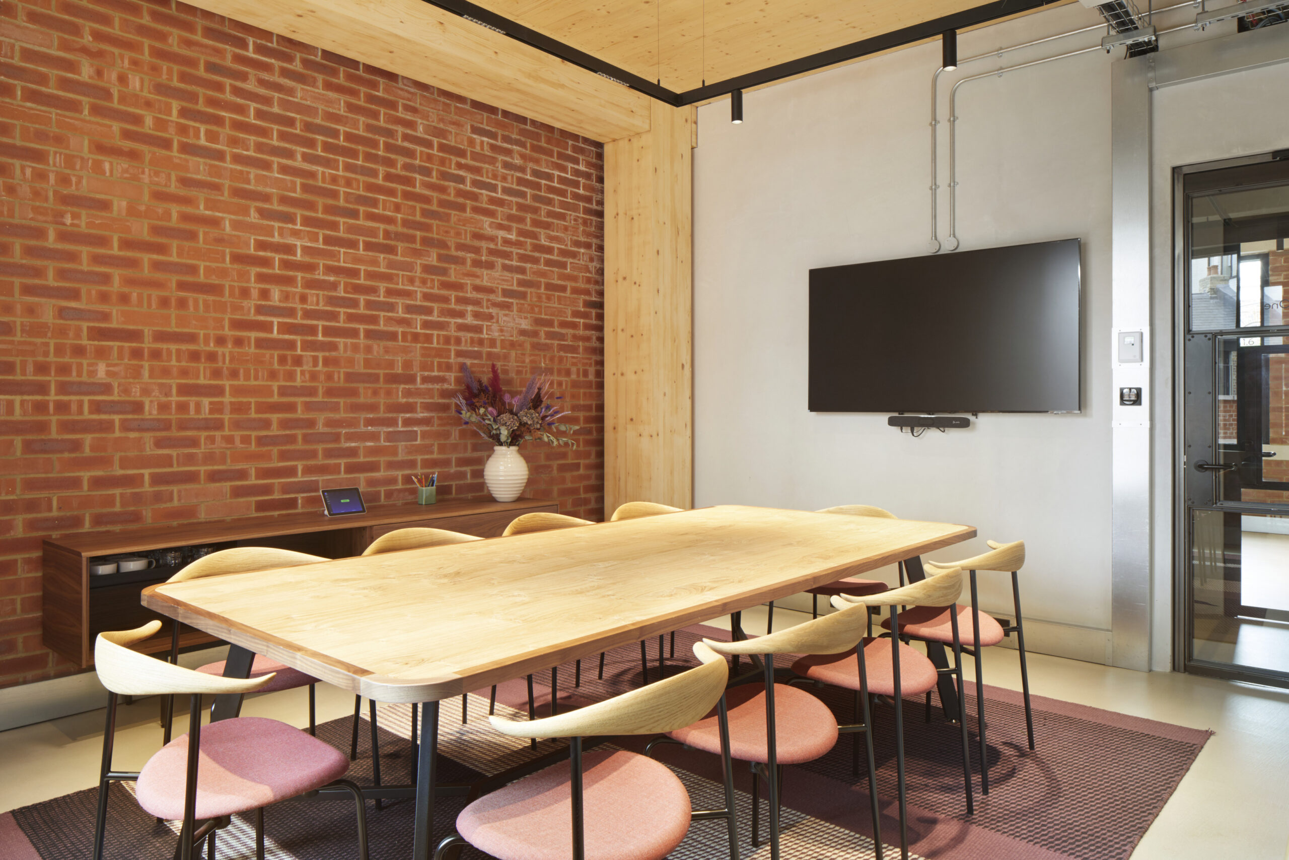 A 10 person meeting room with AV facilities to book in Lambeth